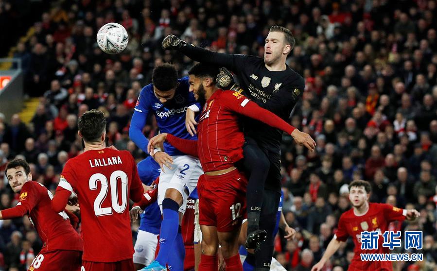 记者：卡马文加左脚踝轻微扭伤，将于周六接受进一步检查